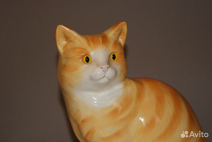 Фарфоровые кошка, конь