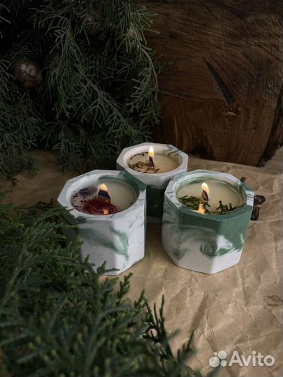 Ароматическая свеча в гипсовом подсвечнике