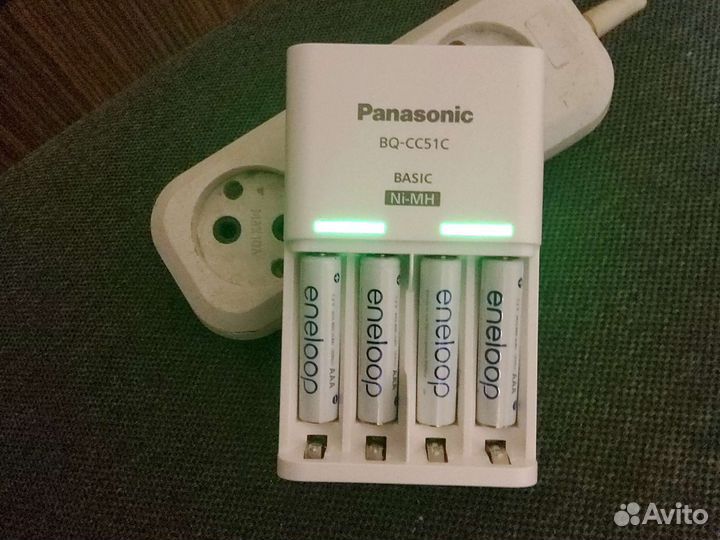 Зарядное устройство для аккумуляторов AA и AAA