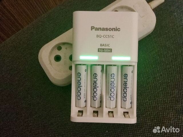 Зарядное устройство для аккумуляторов AA и AAA