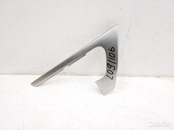 Накладка обшивки двери передней левой Toyota Land