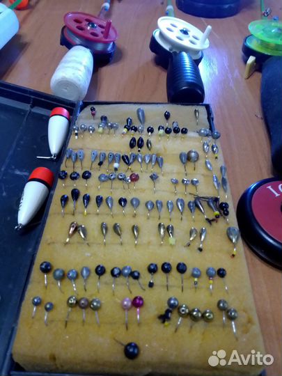 Удочки и принадлежности для зимней рыбалки б/у