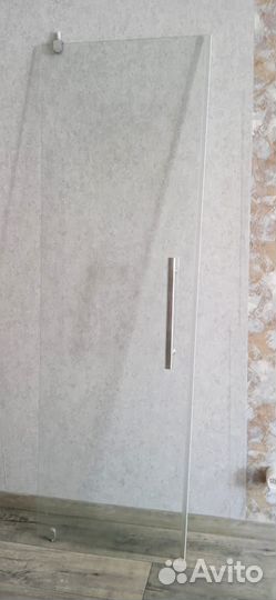 Дверь стеклянная с ручкой