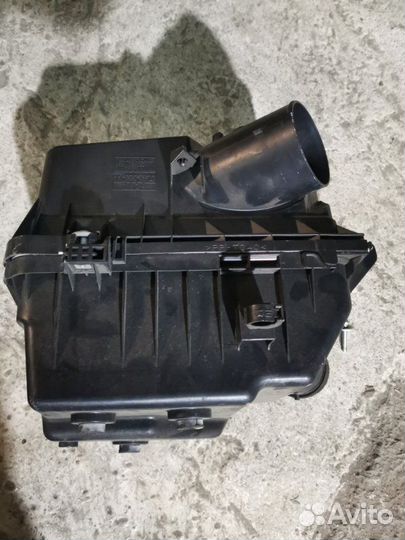 Корпус воздушного фильтра Toyota Camry 40 2AZ-FE