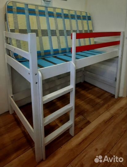 Детская кровать-чердак с матрасом