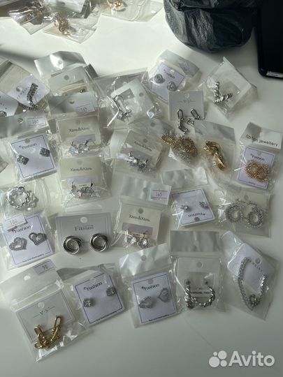 Бижутерия - серьги / гвоздики / пусеты