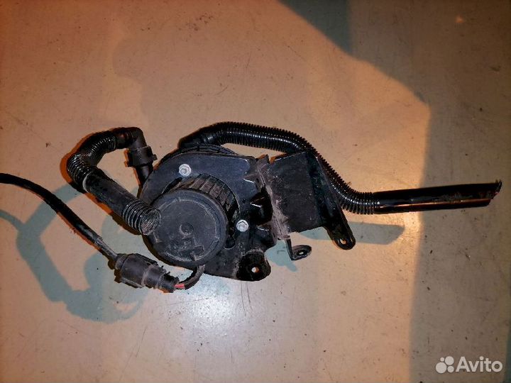 Насос воздушный 8E0909613D Audi A4 B6 8EC