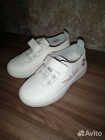 Кроссовки для девочки