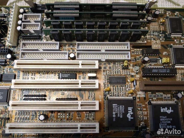 Материнская плата с процессором и памятью