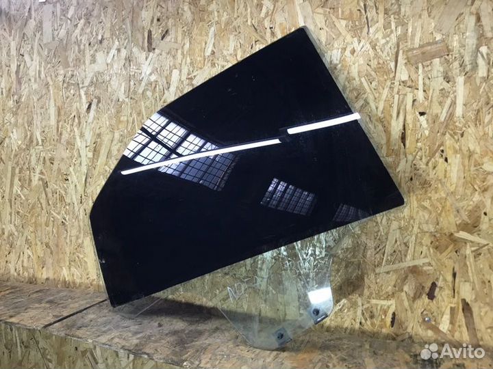 Стекло двери заднее правое Renault Logan седан