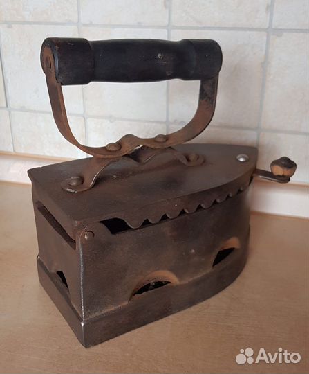 Утюг старинный