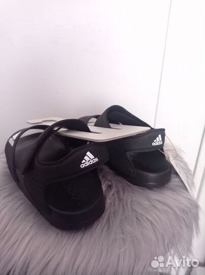 Новые сандалии Adidas. Оригинал. Р.34-36