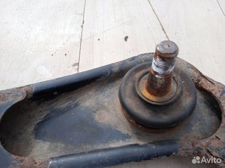 Рычаг верхний передний правый Nissan Pathfinder