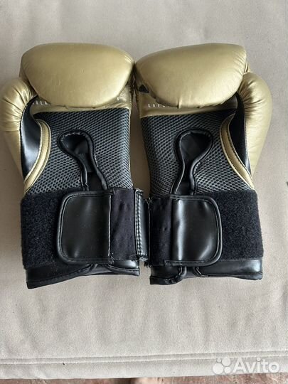Боксерские перчатки