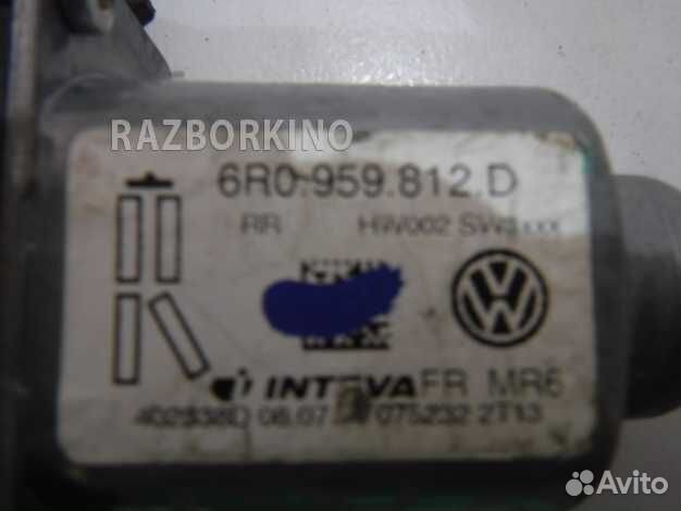 Моторчик заднего правого стеклоподъемника