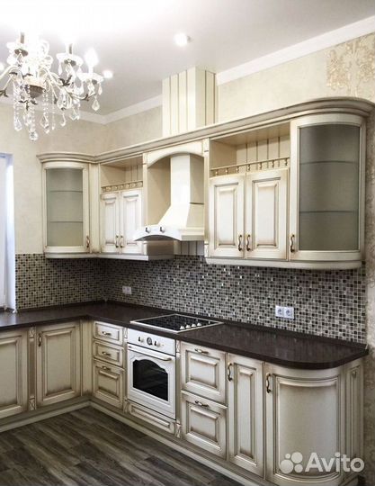 Угловая кухня в классике на заказ