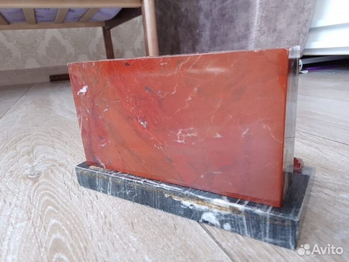 Продается настольный прибор для ручек из яшмы