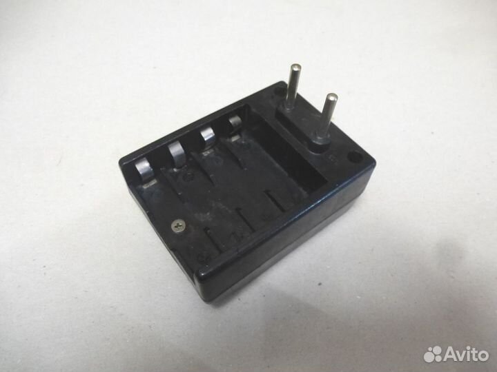 Зарядное устройство для пальчиковых аккумуляторов