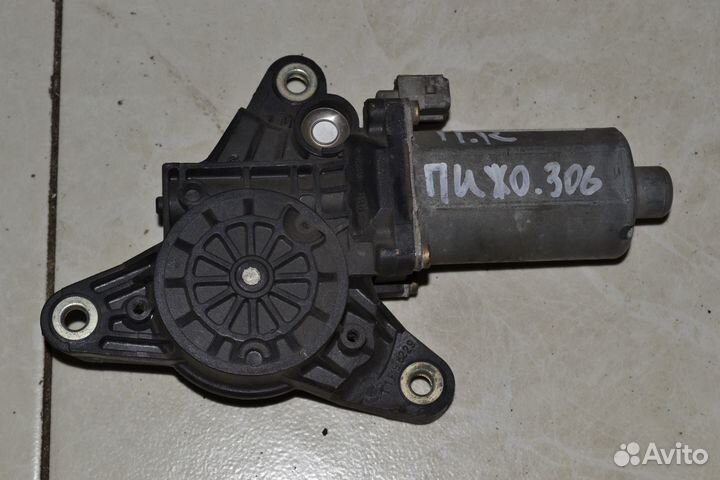 Моторчик стеклоподьемника передний правый Peugeot