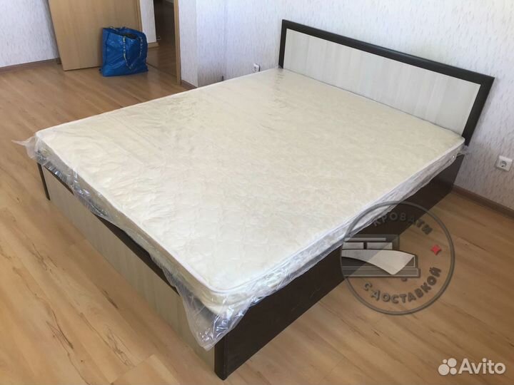 Кровать с матрасом
