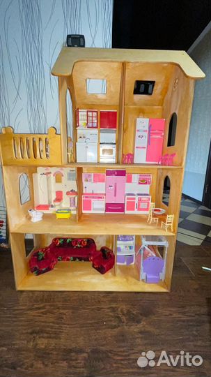 Большой кукольный домик деревянный с мебелью