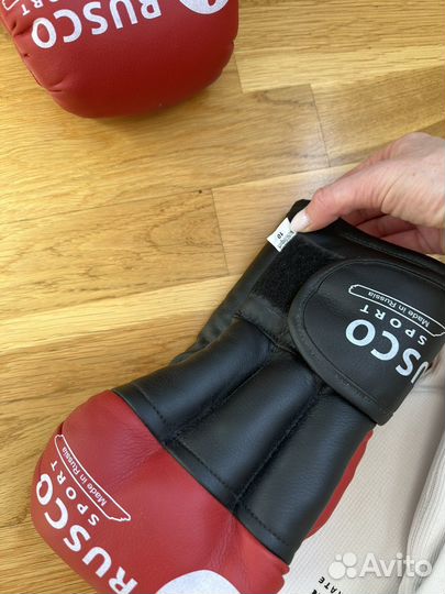 Боксерские перчатки, защита, чешки