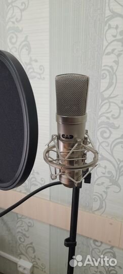 Студийный микрофон