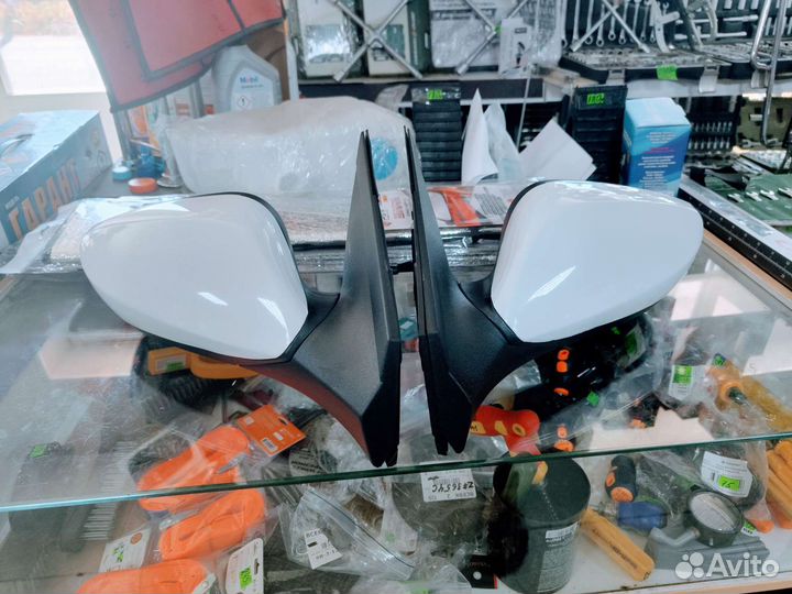 Зеркало левое или правое Hyundai Solaris до 17 г