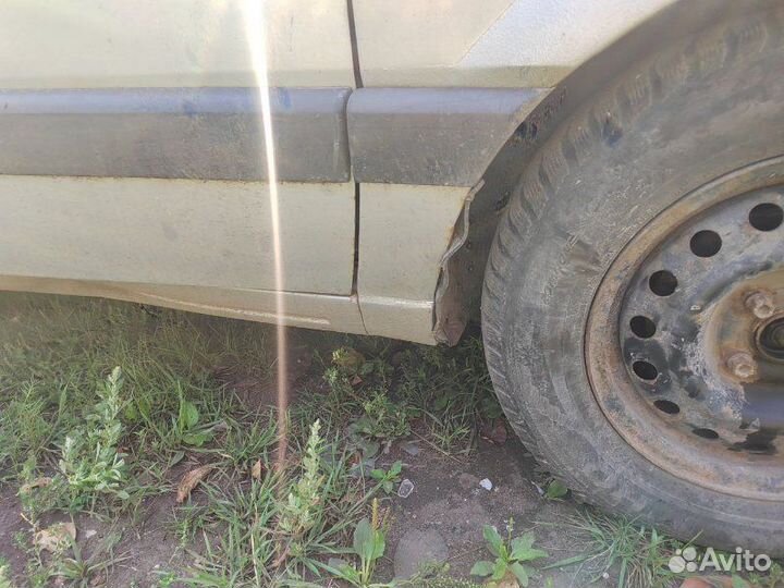 Крыло переднее правое Volkswagen Passat B3