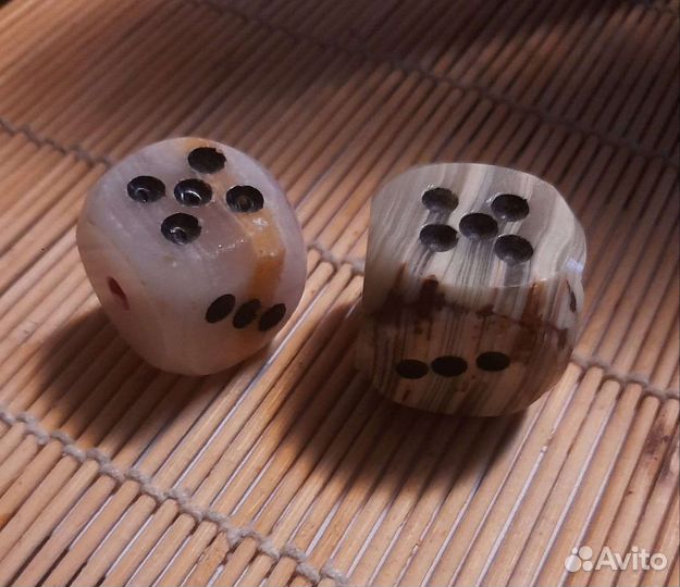 Игральные кубики из оникса