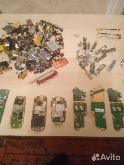 Радио детали срезки, телефоны и далее