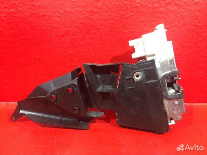 Замок двери задний правый Mercedes-Benz B-Class