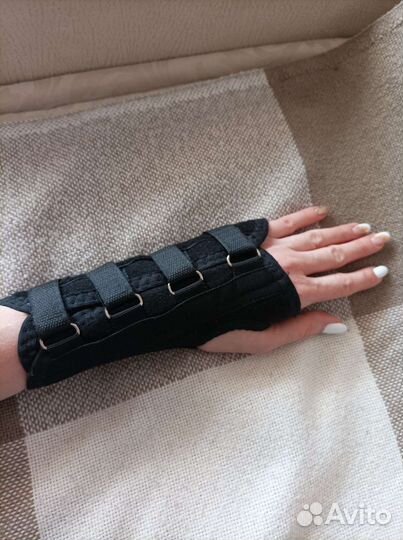 Бандаж лучезапястного сустава левый