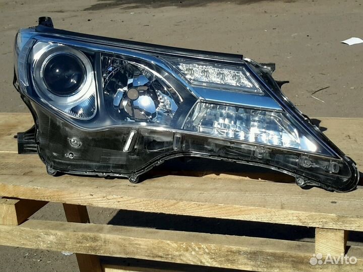 Фара правая Тойота Рав 4 рав4 Rav 4 ксенон