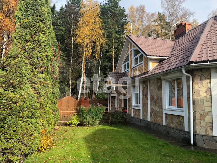 Дом 278 м² на участке 7,2 сот.