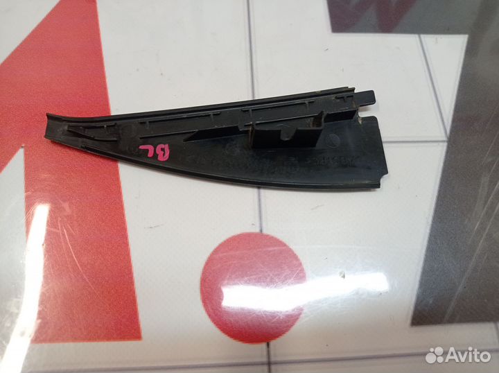 Уголок двери задний левый Б/у LADA Granta 11186203451012 25744