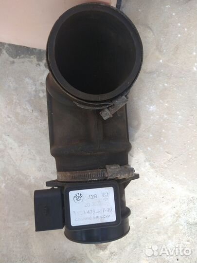 Датчик массового расхода воздуха на двигатель