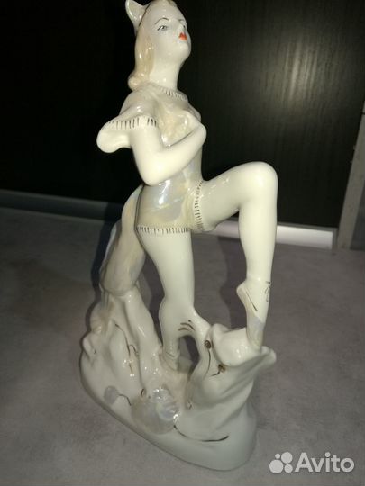 Фарфоровые статуэтки 