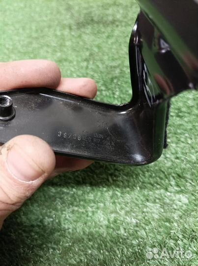 Кронштейн (сопут. товар) Audi Q7 2005