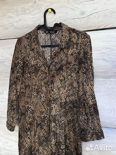 Платье zara змеиный принт макси М
