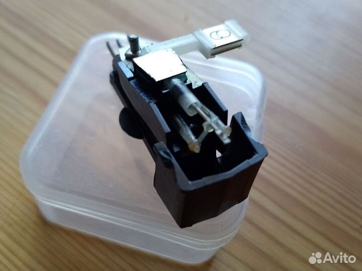 Головка звукоснимателя с запасной иглой