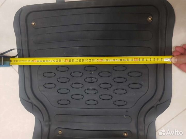 Автомобильные коврики универсальные