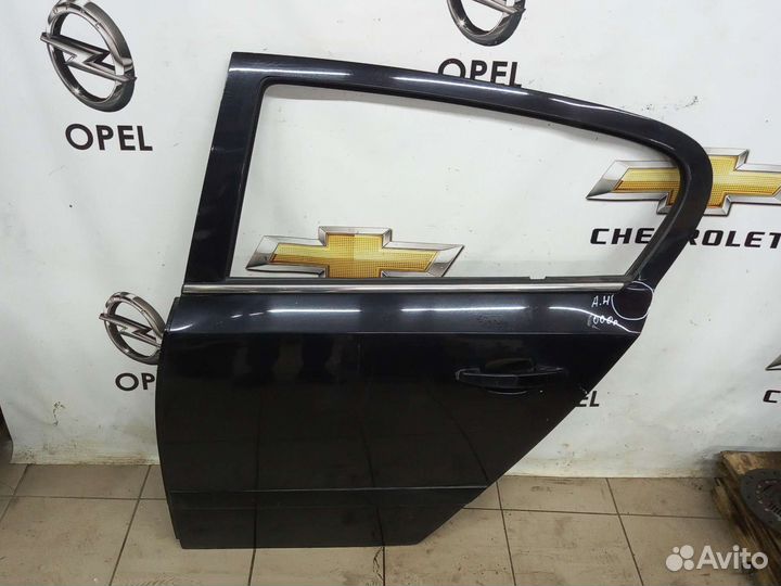 Задняя левая дверь Опель Астра Н