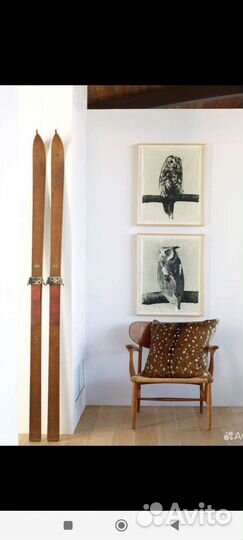 Старые винтажный лыжи для интерьера