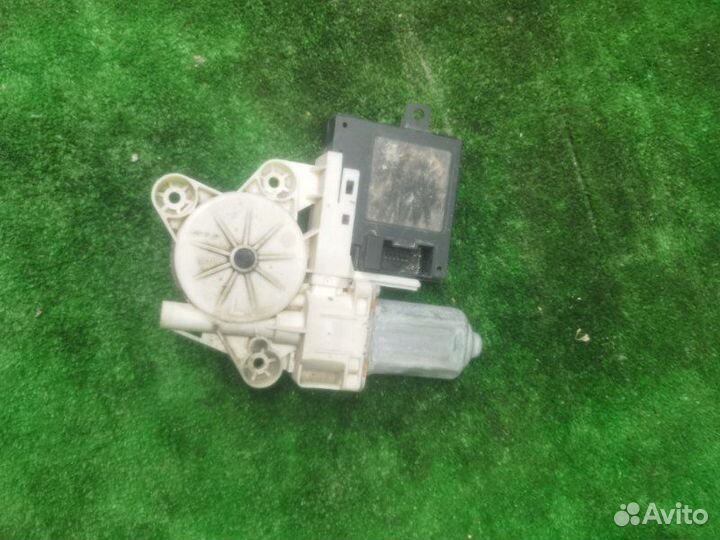 Моторчик стеклоподъемника задний левый Volvo S40