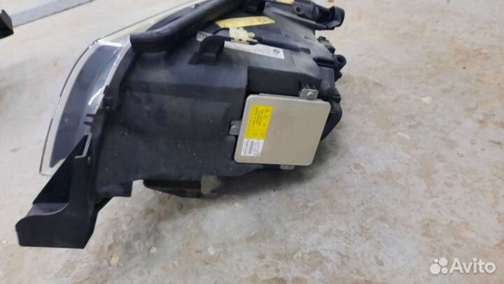 Правая передняя фара BMW 3 e90 ксенон