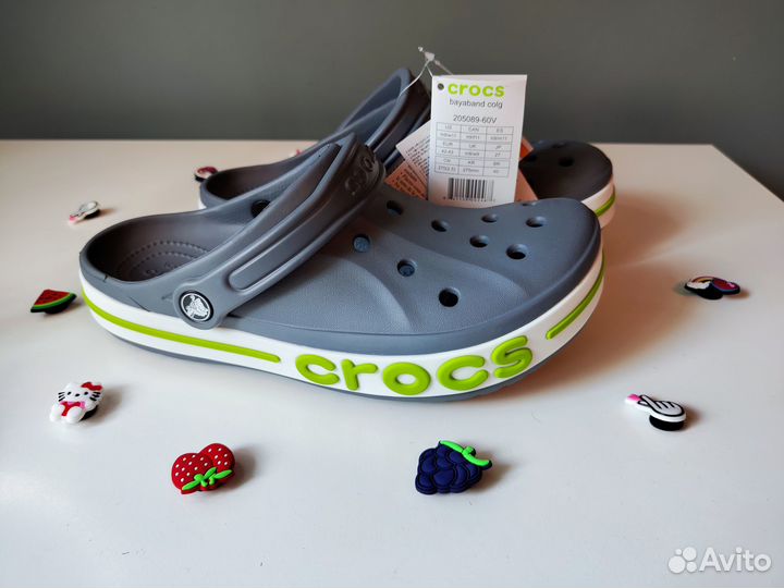 Crocs bayaband clog белые синие серые