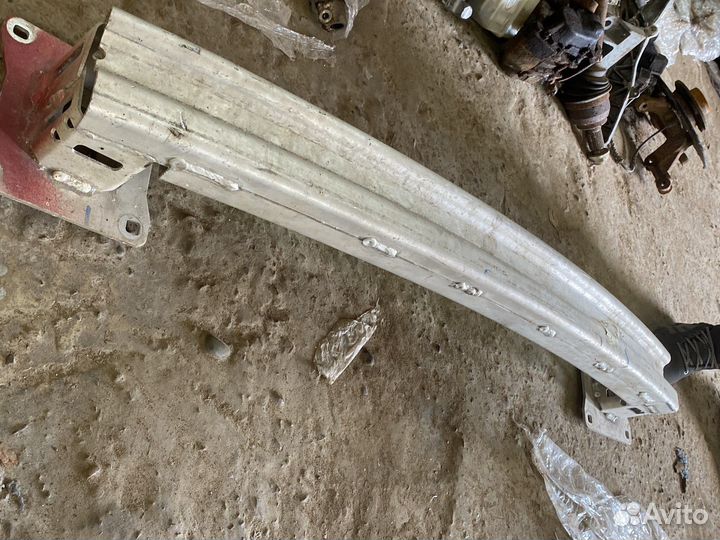 Задний усилитель бампера Land Rover Evogue