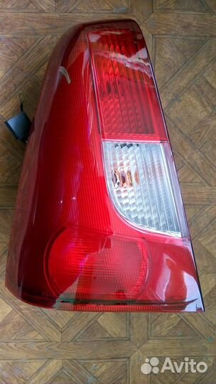 Задний фонарь левый Logan 04-09 (прозрачный пов.)