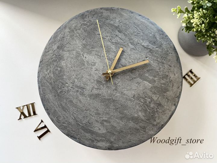Часы с эффектом бетона